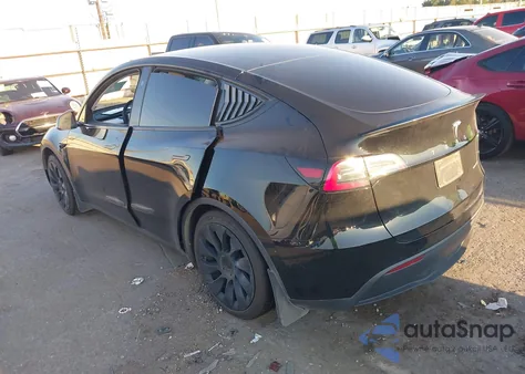 2023 Tesla Model Y Awd/Long Range Dual Motor All-Wheel Drive z USA, uszkodzony, nr VIN 7SAYGAEE0PF861752